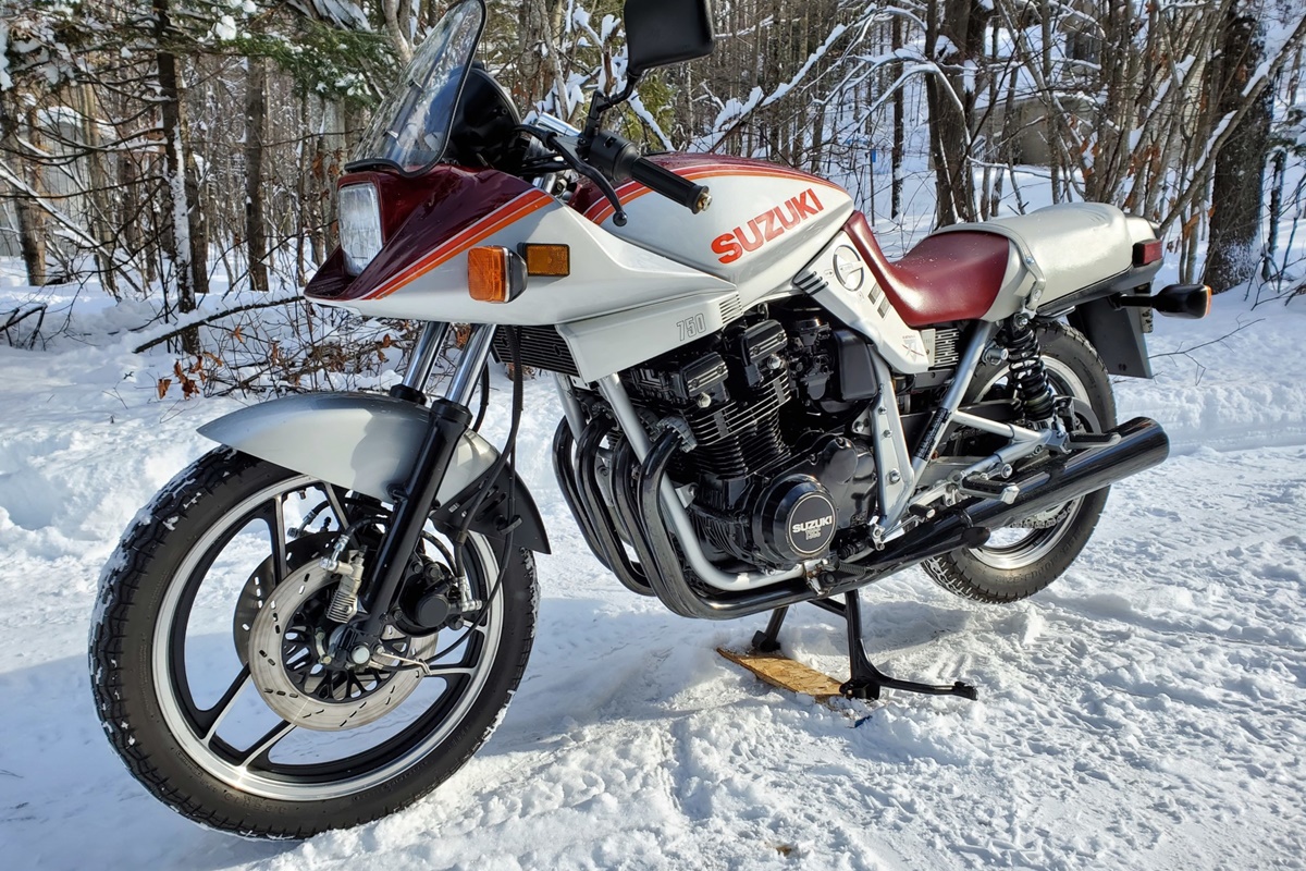 Suzuki Katana 750 de 1983