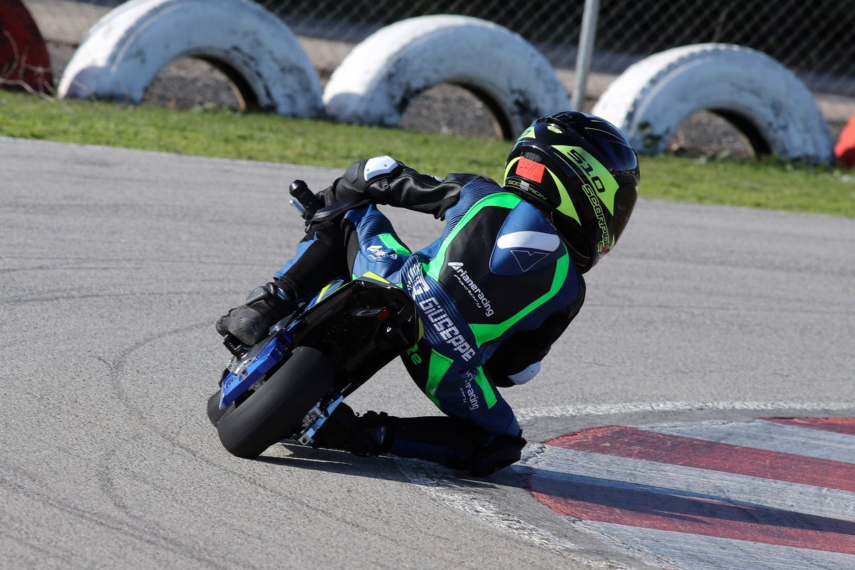 Ariane K2Re una Minimoto eléctrica de carreras