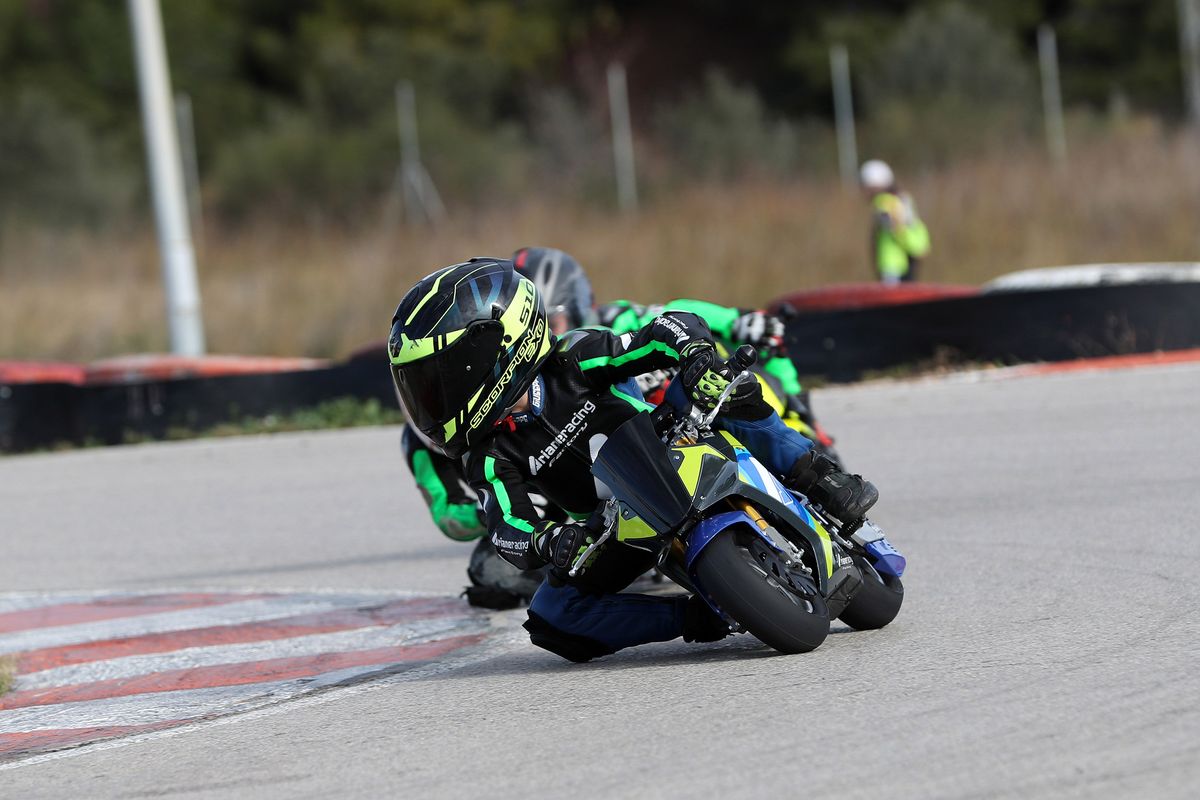 Ariane K2Re una Minimoto eléctrica de carreras