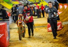 La moto de Webb tras la caída