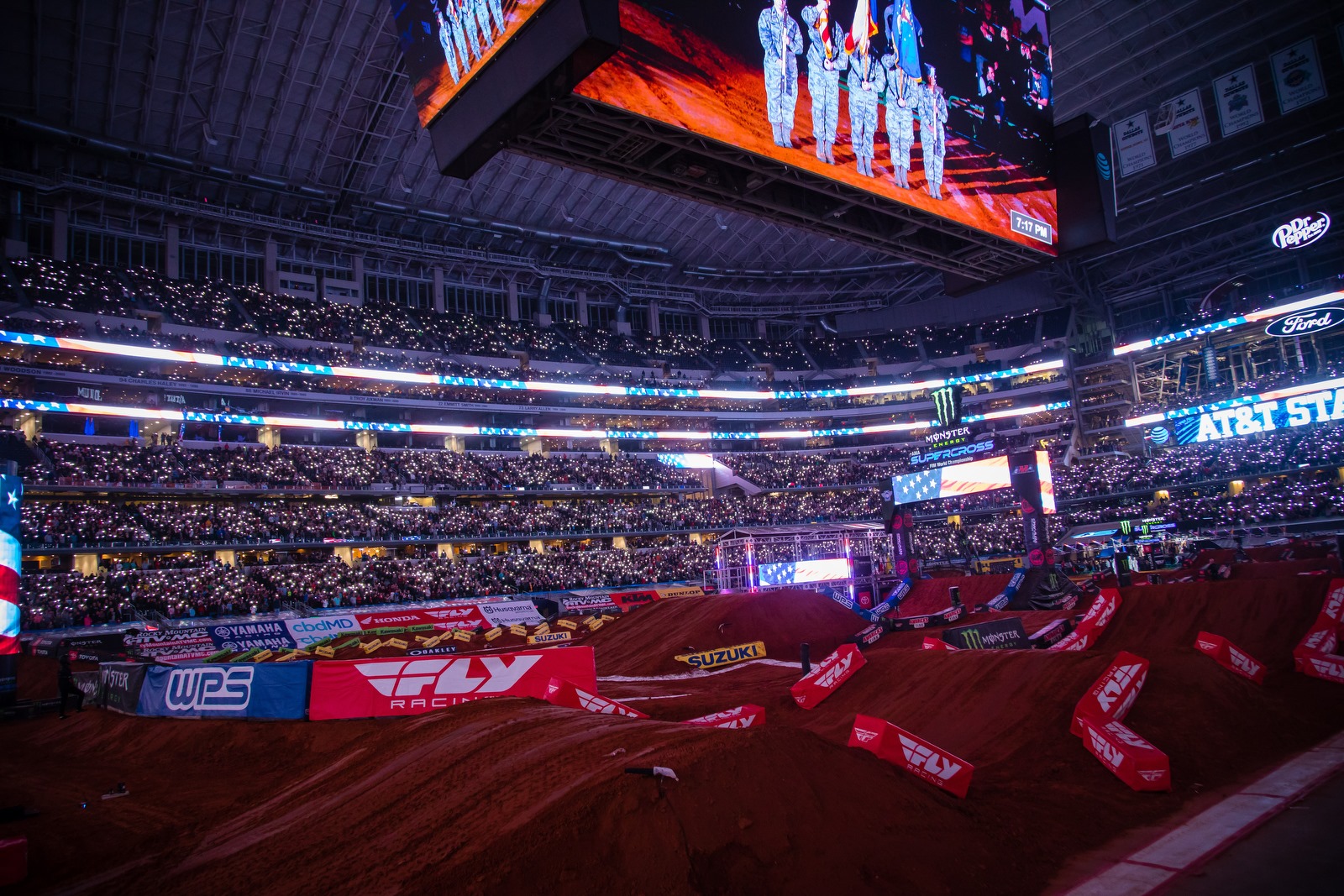 El AT&T Stadium se vistió de gala para el AMA SX