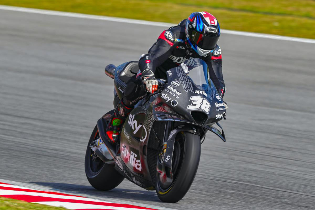 Bradley Smith estuvo rodando también con la moto nueva