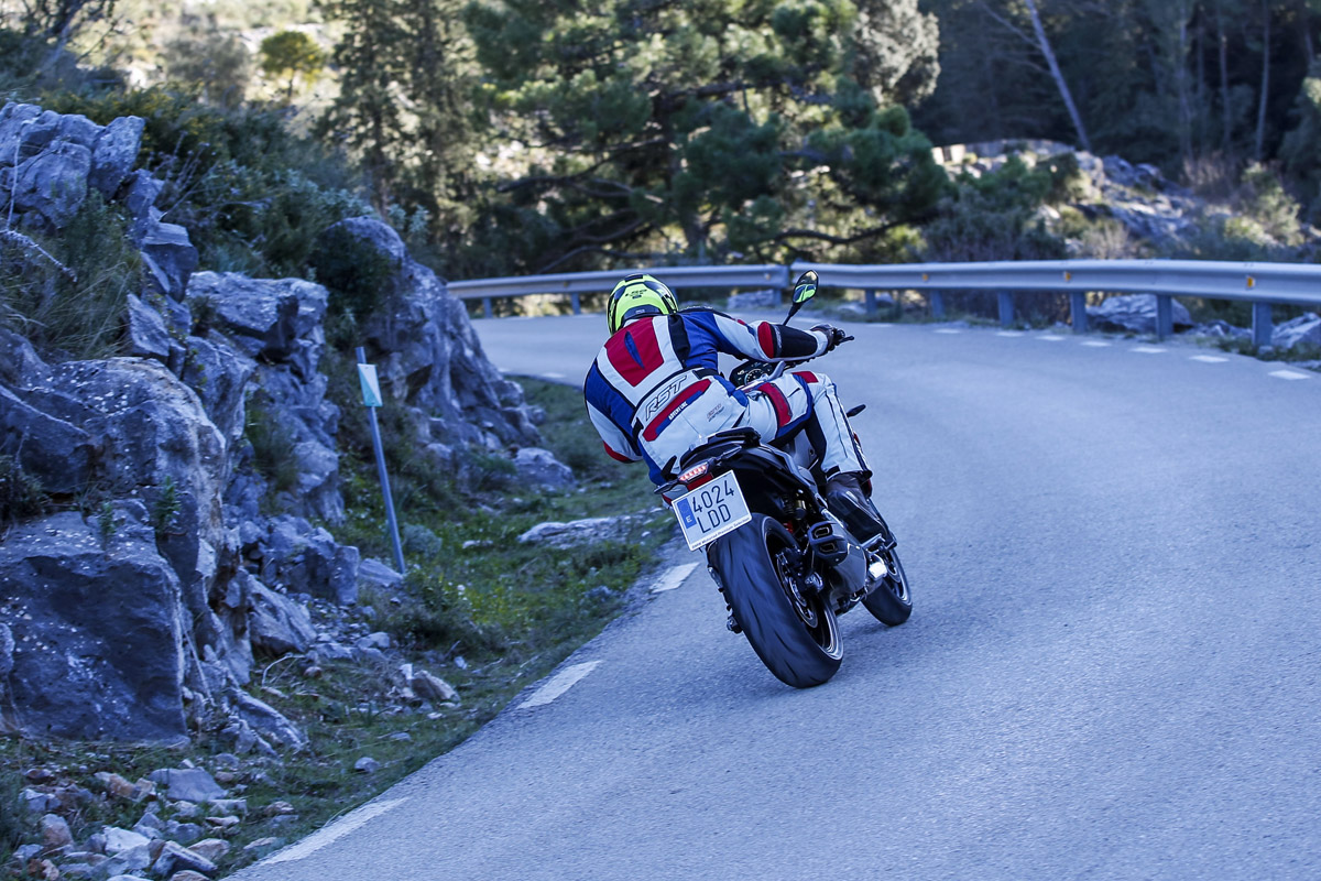 Atractiva, dinámica y ágil, así es la BMW F900R