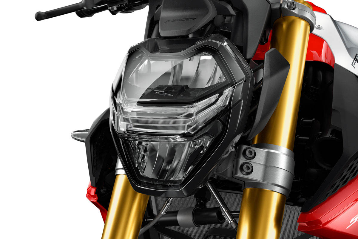 Óptica full-LED con luces cuneteras opcionales en la BMW F900R