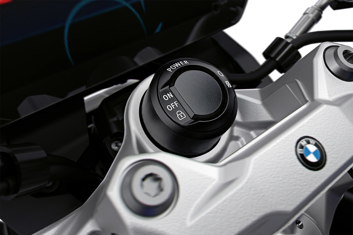 BMW F900XR con llave de proximidad y arranque rápido