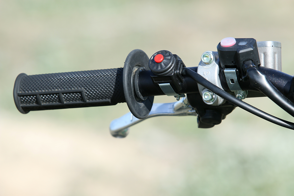 Botón de pare y "launch control" de la KX450