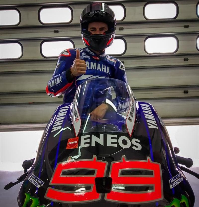 Jorge Lorenzo con su equipo Yamaha de "test"