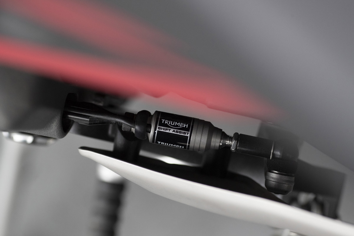 Cambio semiautomático up & down en la Triumph Street Triple R 2020