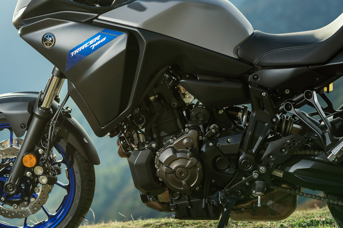 El motor bicilíndrico de la Yamaha Tracer 700 2020 declara 72,4 CV a 8.750 rpm