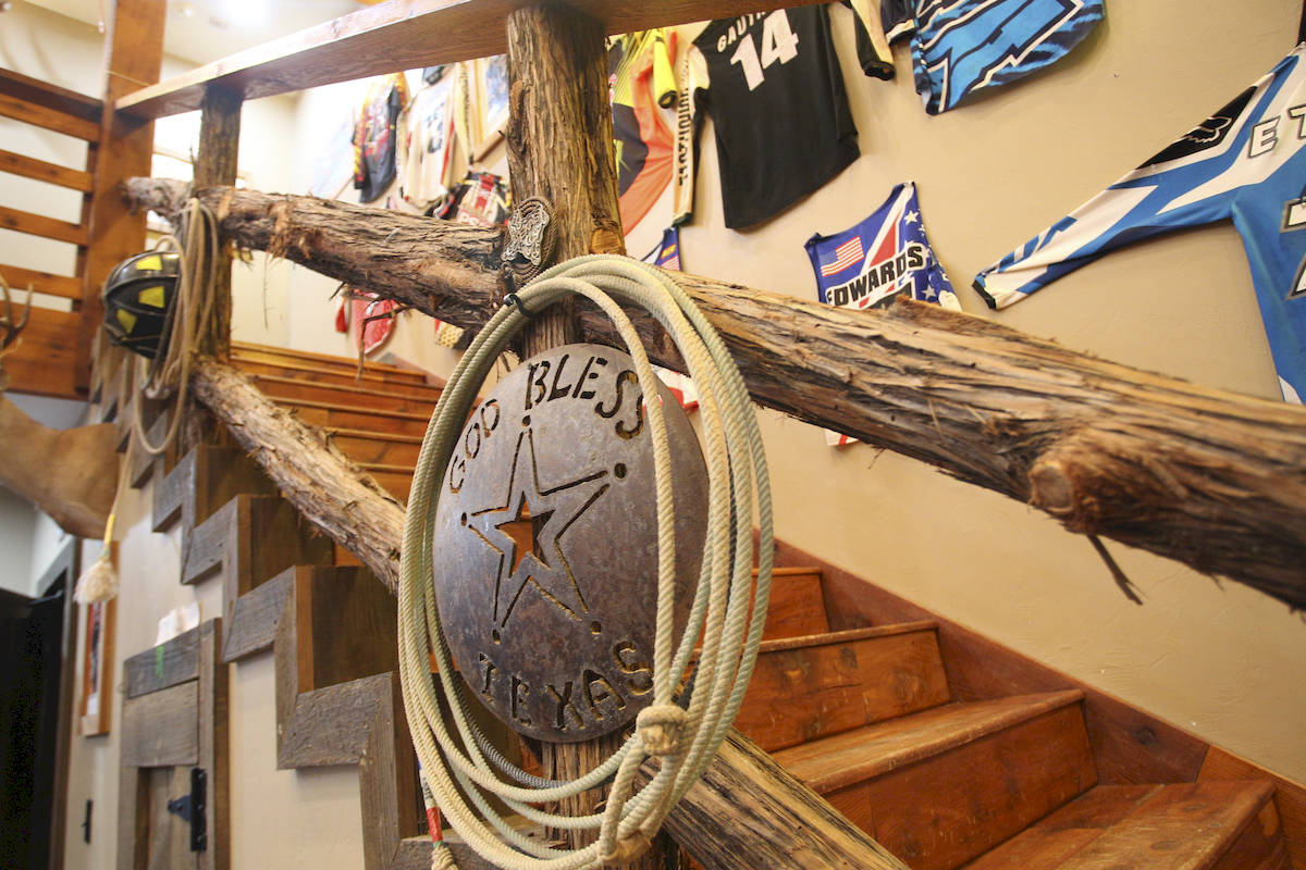 Texas Tornado Boot Camp: No pueden faltar en el salón un God Bless Texas