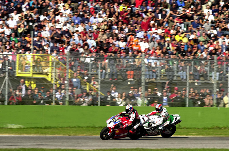 Edwards vs Bayliss (SBK Imola 2002)