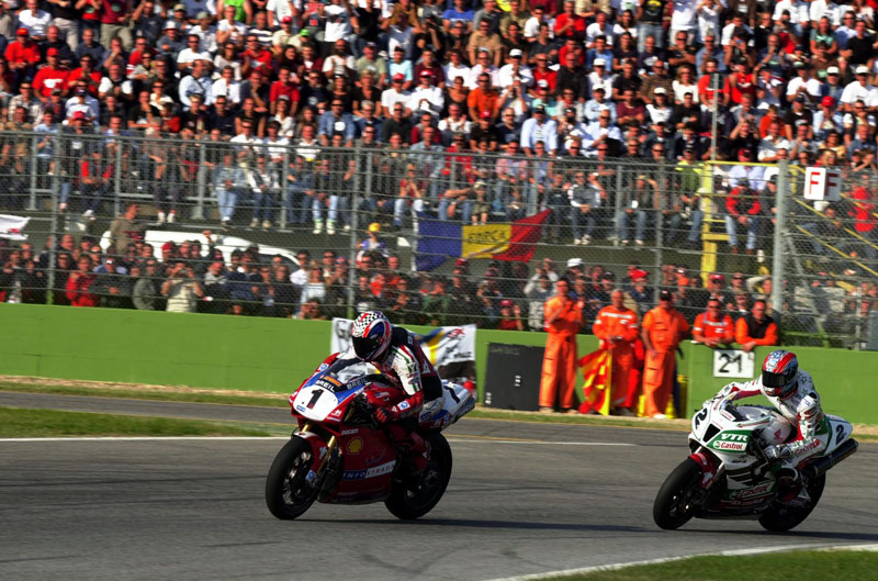 Edwards vs Bayliss (SBK Imola 2002)