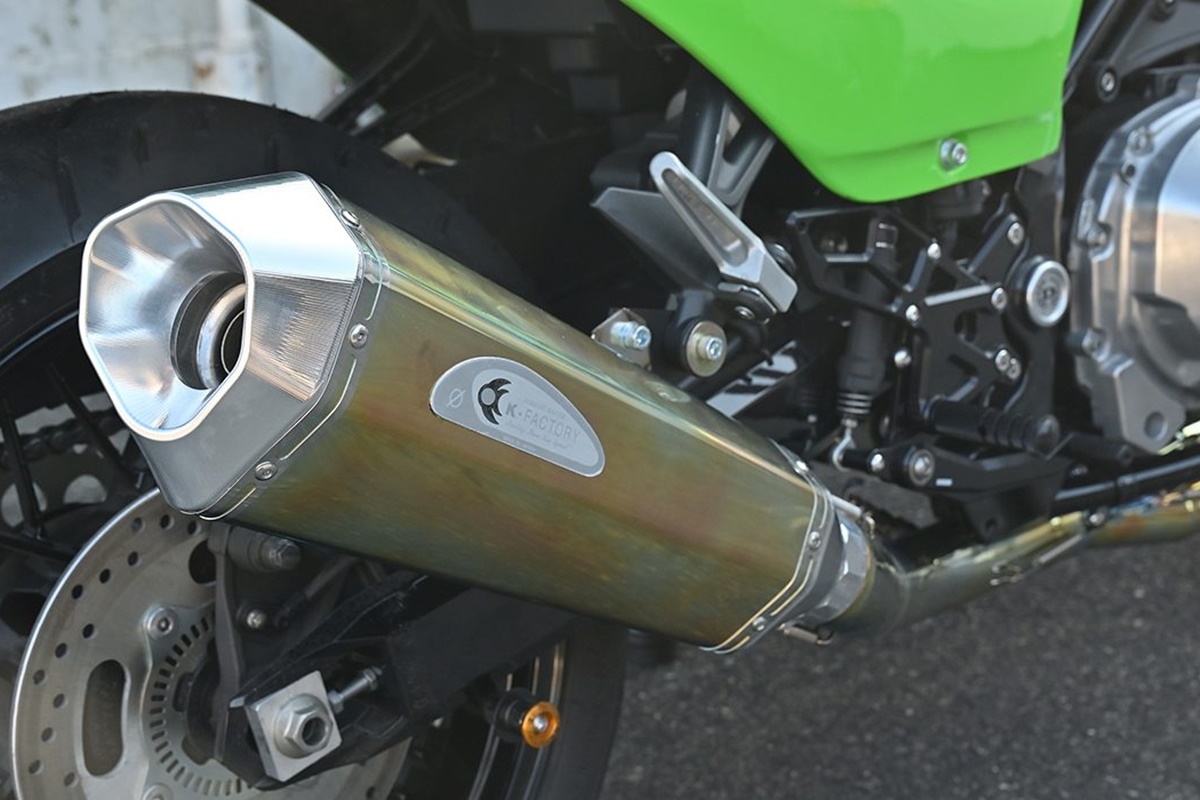 Kawasaki GPZ900R por Doremi Collection