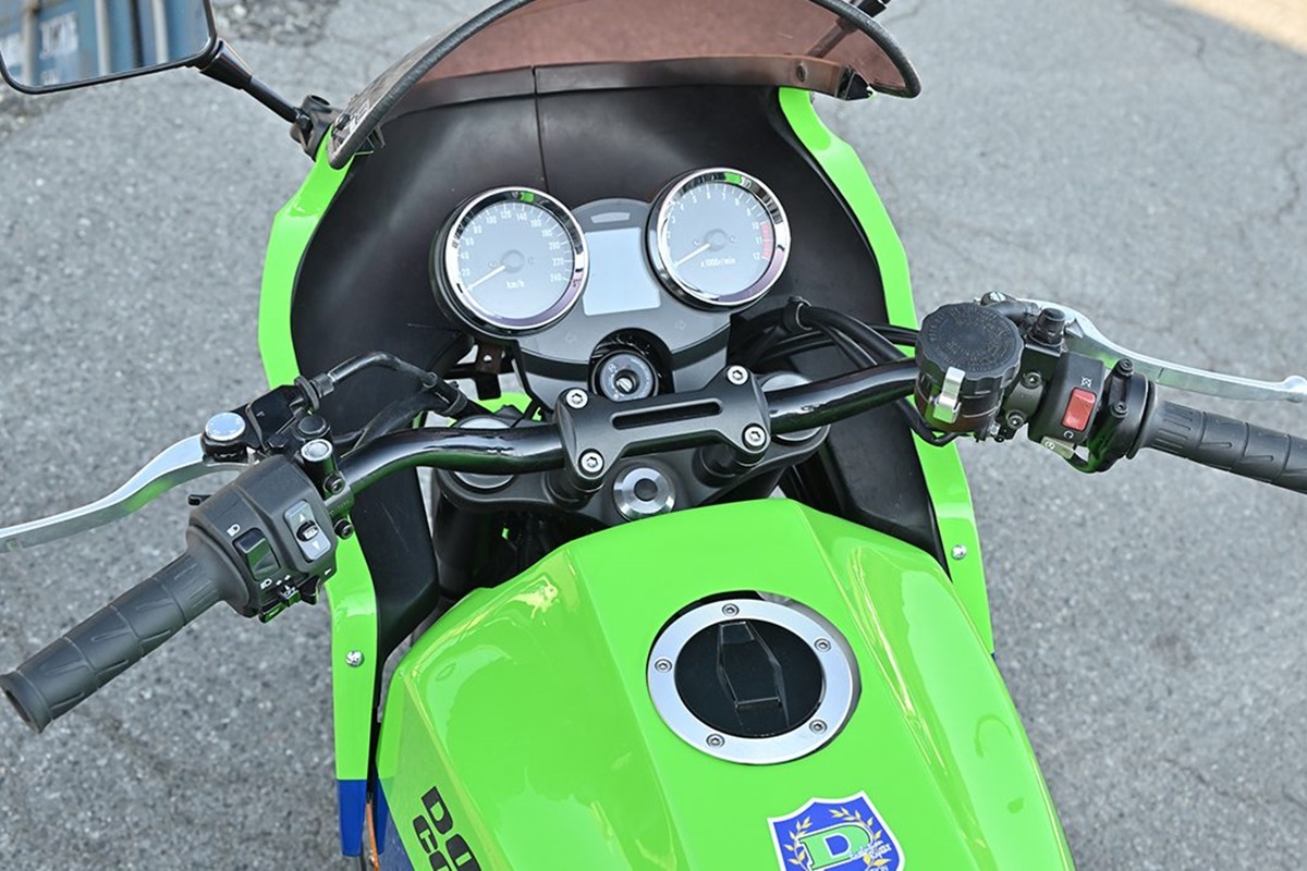 Kawasaki GPZ900R por Doremi Collection