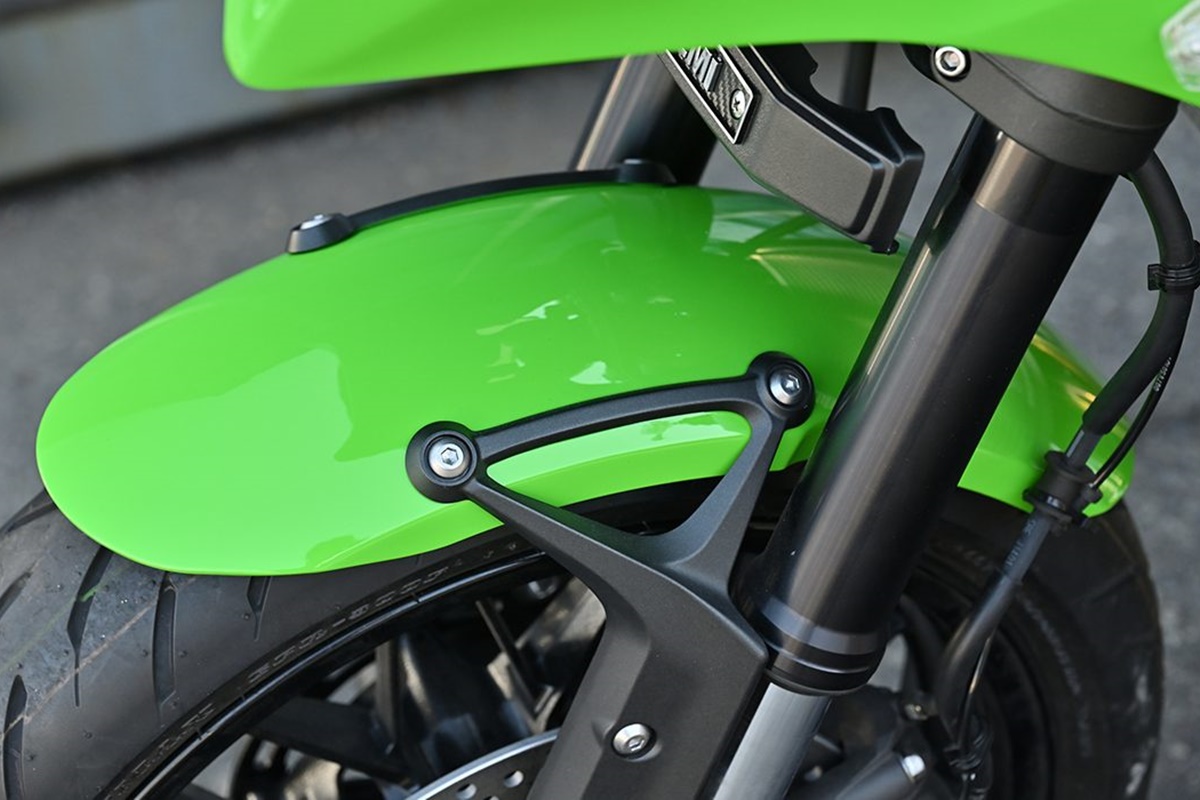 Kawasaki GPZ900R por Doremi Collection