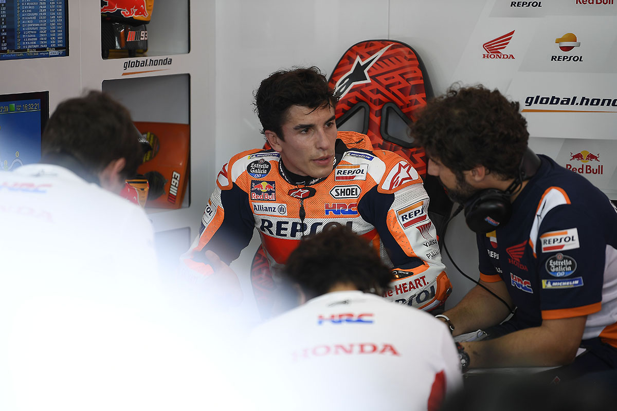 En el box del Respol Honda siguen trabajando para revertir la situación