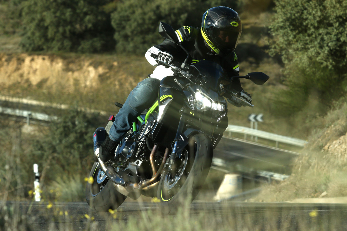 La Kawasaki Z900 declara 210 kg llena