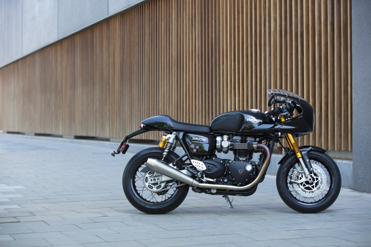 Triumph Thruxton RS 2020 con semicarenado