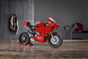 Lateral derecho Ducati Panigale V4 R LEGO