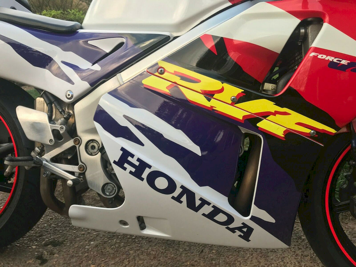 honda_rvf400_11