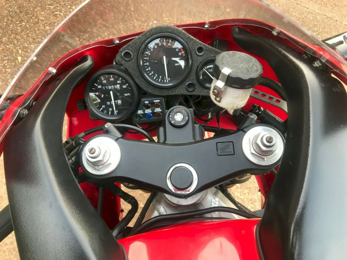 honda_rvf400_15
