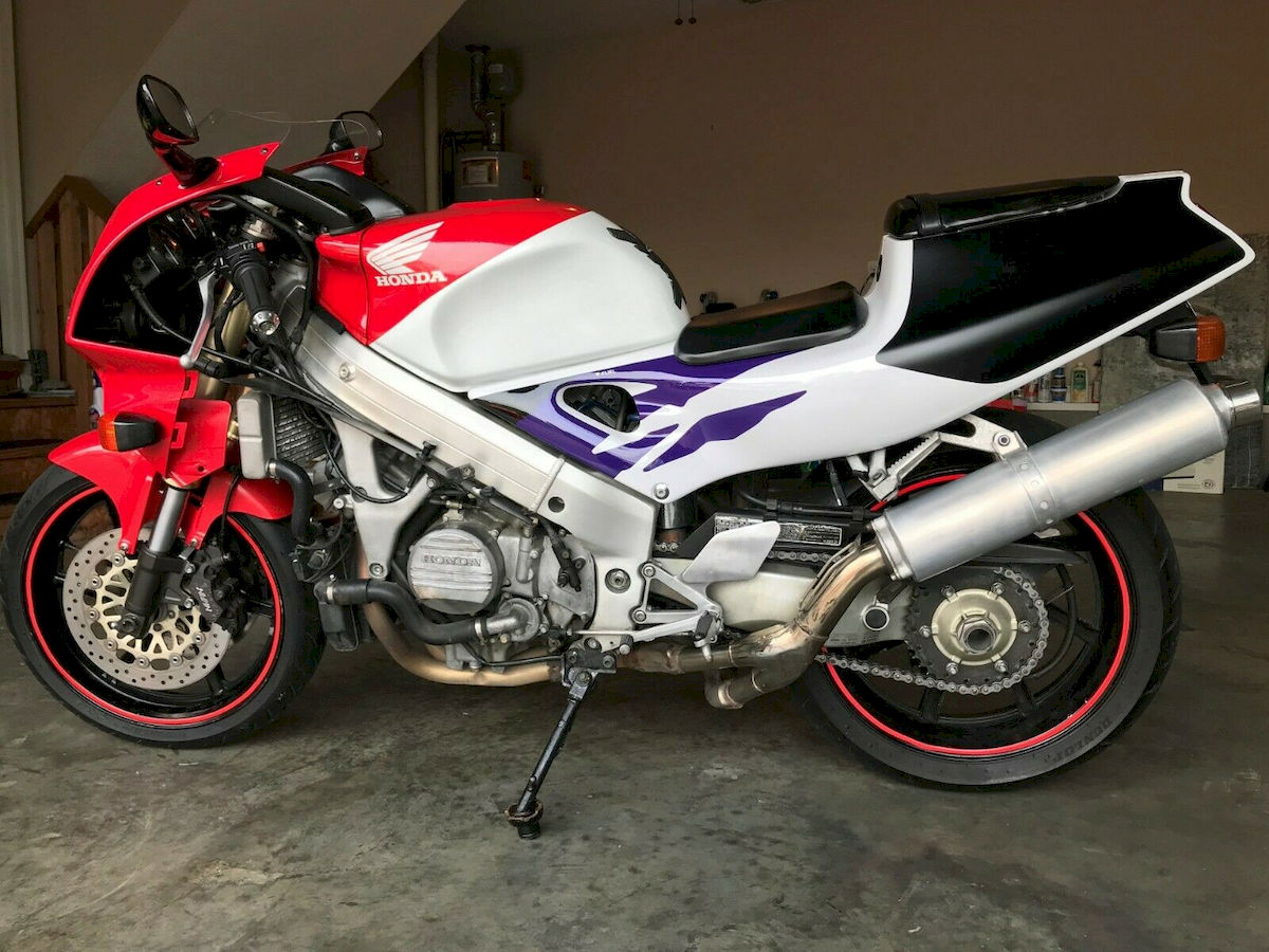 honda_rvf400_16