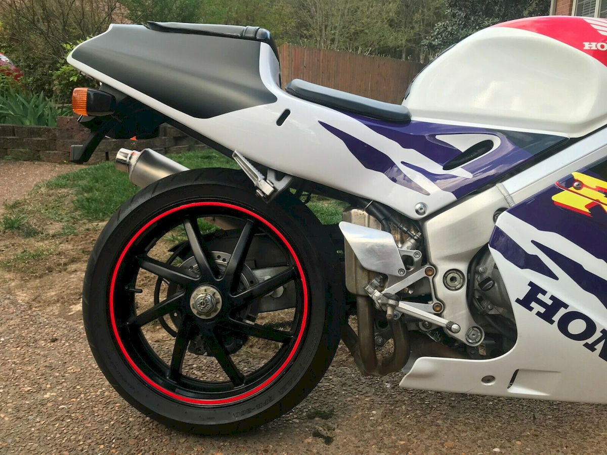 honda_rvf400_9