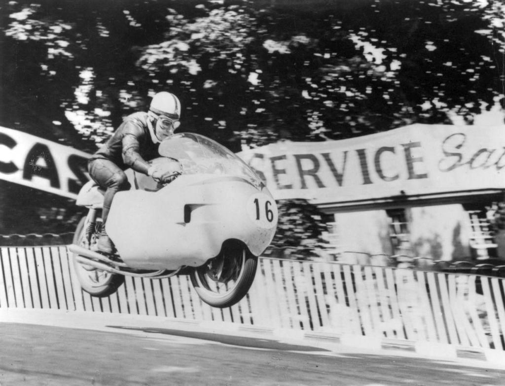 Surtees fue piloto de referencia en el mundo de las dos ruedas