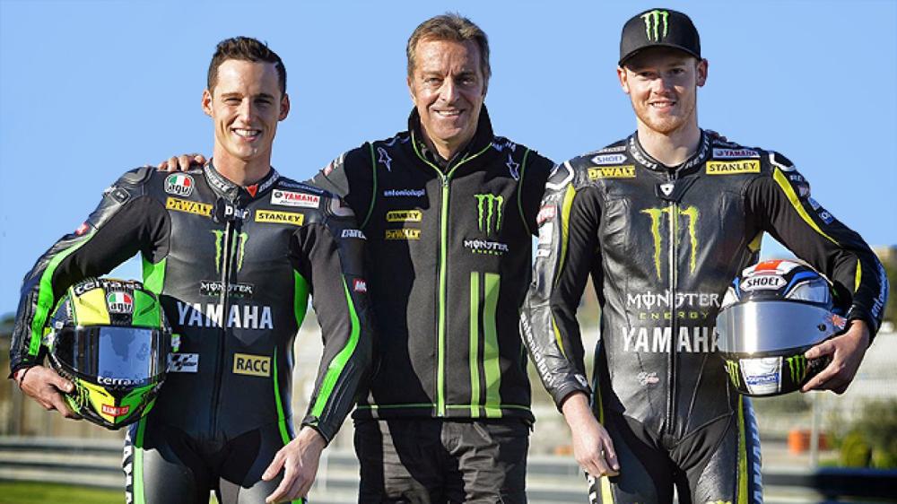 Poncharal con Pol Espargaró y Bradley Smith (Yamaha)