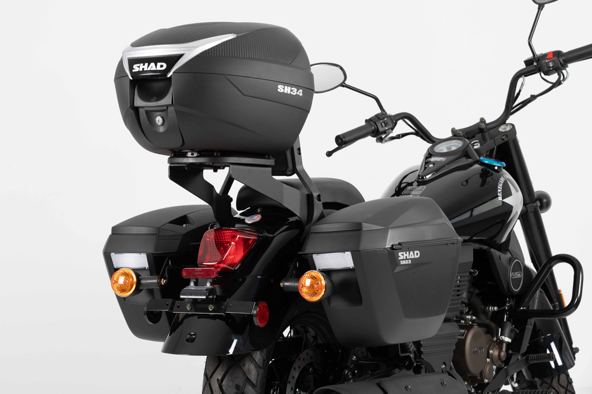 Equipo SHAD en la UM Renegade Commando 125 Grand Tourer 2020