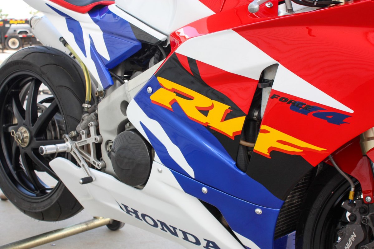 honda_rvf400_nc35_tyga_1