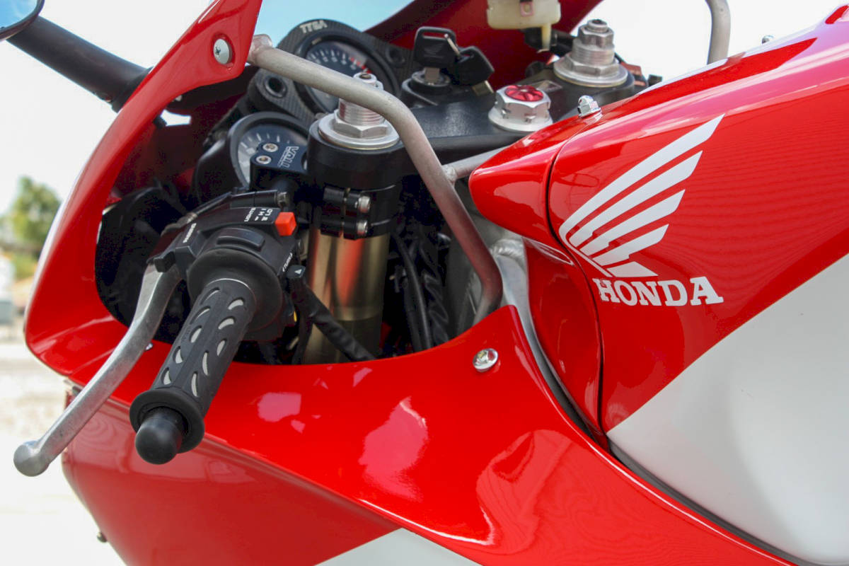 honda_rvf400_nc35_tyga_13