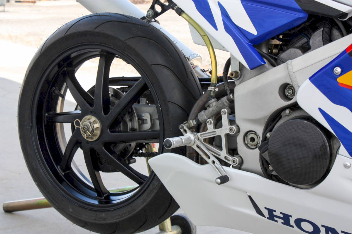 honda_rvf400_nc35_tyga_19