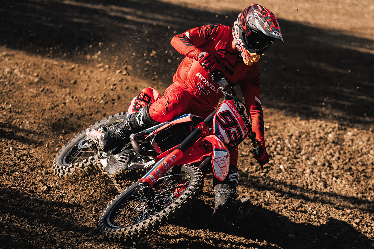 Marc Márquez sobre la moto de mx