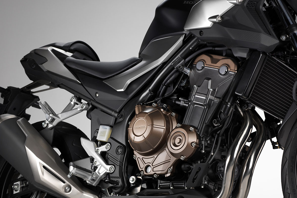 El motor de la Honda CB500F es bicilíndrico