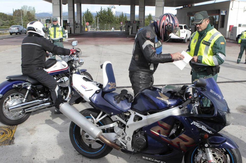 Guardia Civil DGT con motos