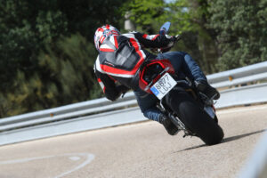 El sonido de la Ducati Streetfighter V4 S deja claro quién manda entre las maxinaked deportivas