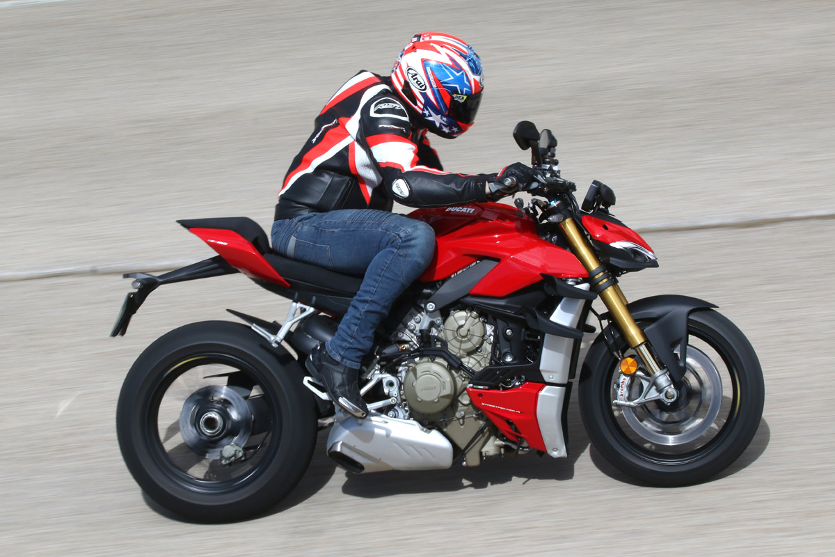 Las sensaciones que transmite la Ducati Streetfighter V4 S la convierten en la referencia de la categoría