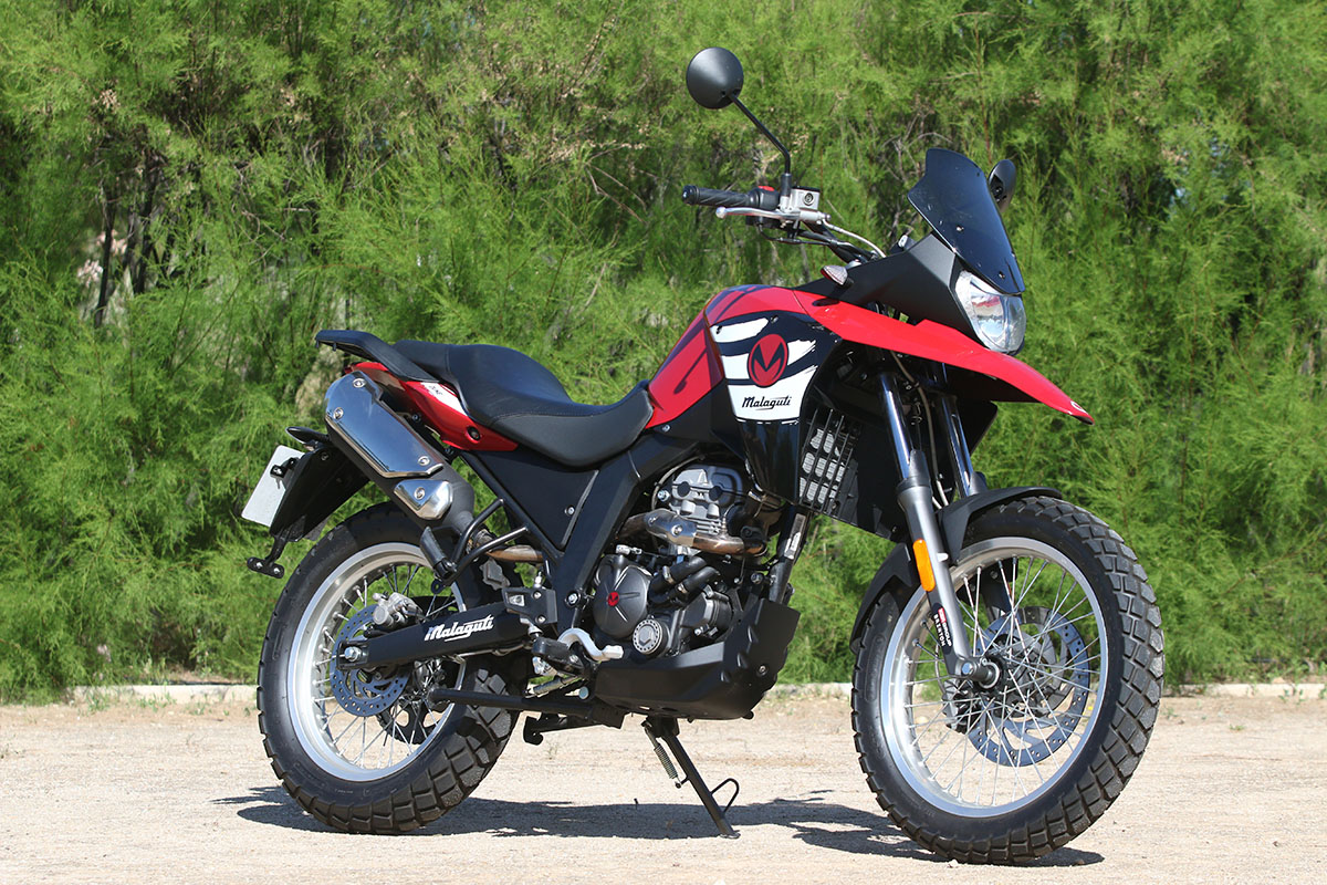 Toma lateral de la Malaguti Dune 125