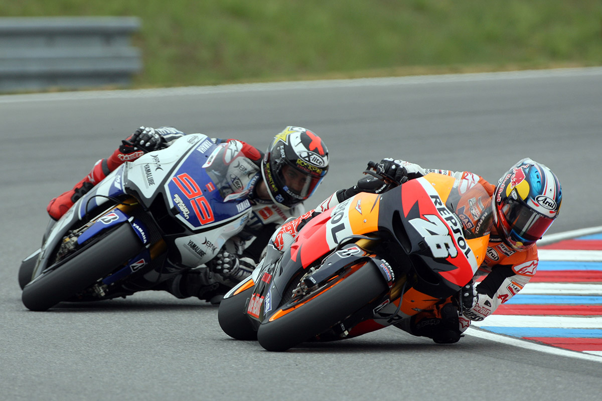 Pedrosa y Lorenzo en uno de sus duelos más recordados, Brno 2012