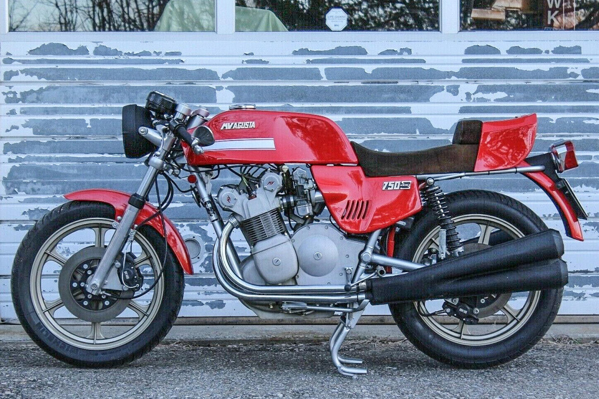 Lateral izquierdo de la MV Agusta 850SS