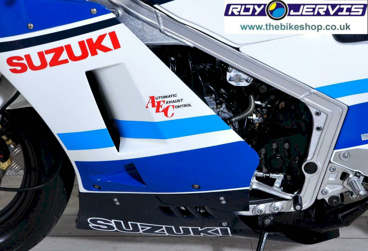 suzuki_rg500_uk_4