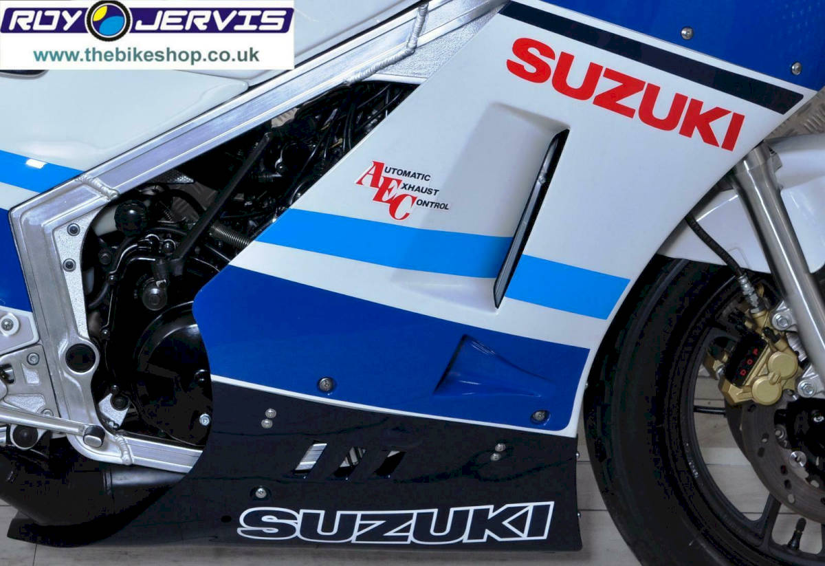 suzuki_rg500_uk_5