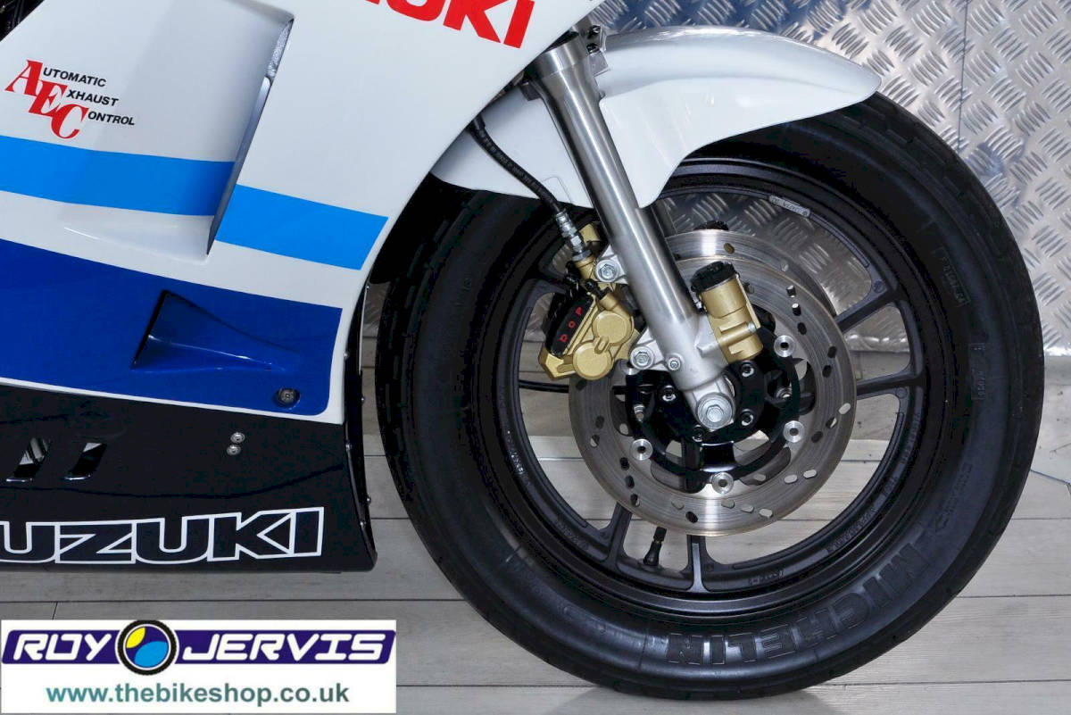 suzuki_rg500_uk_7