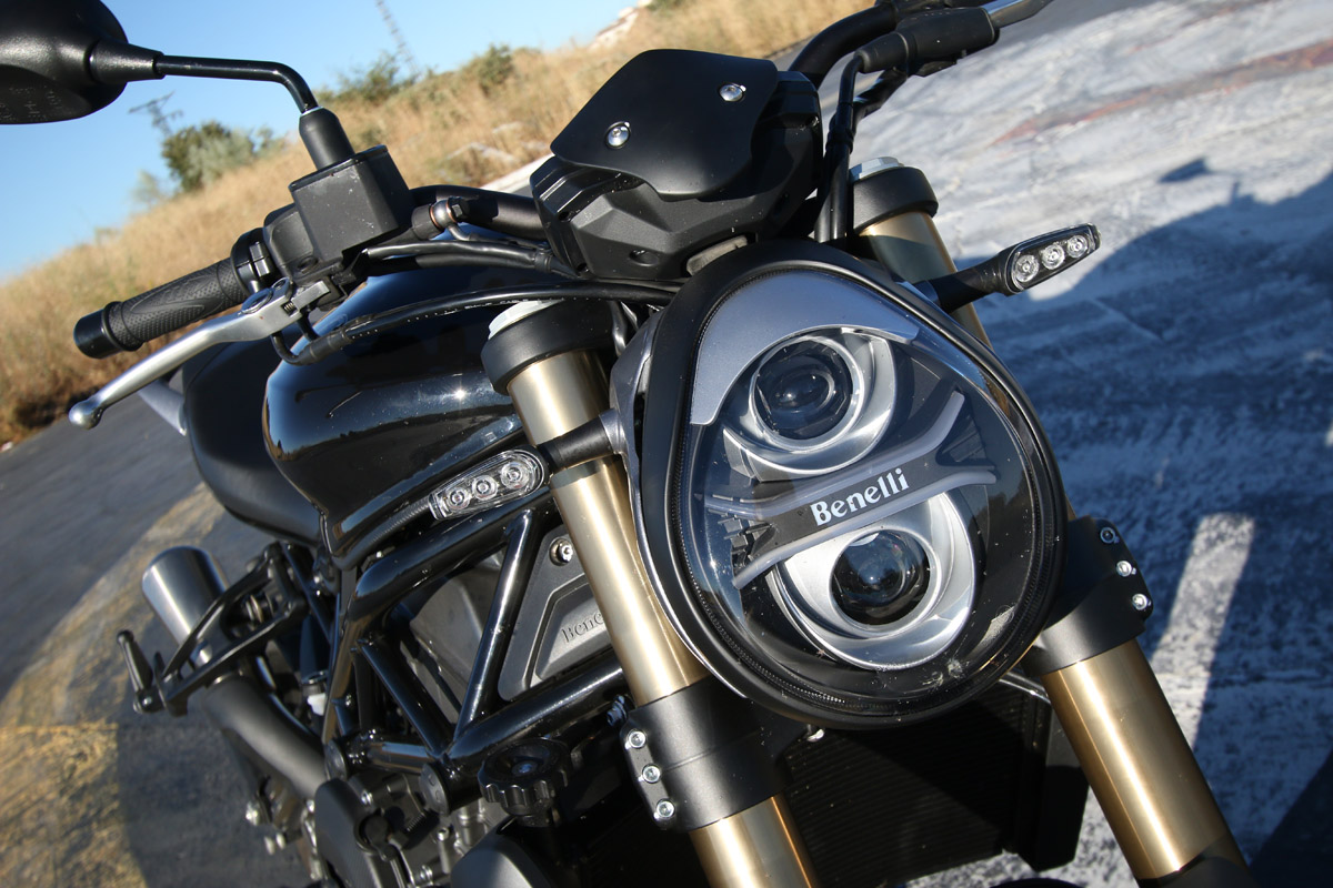 Faro delantero de la Benelli 752S