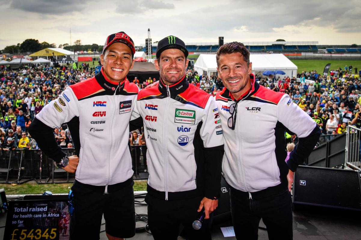 Cal Crutchlow y su equipo