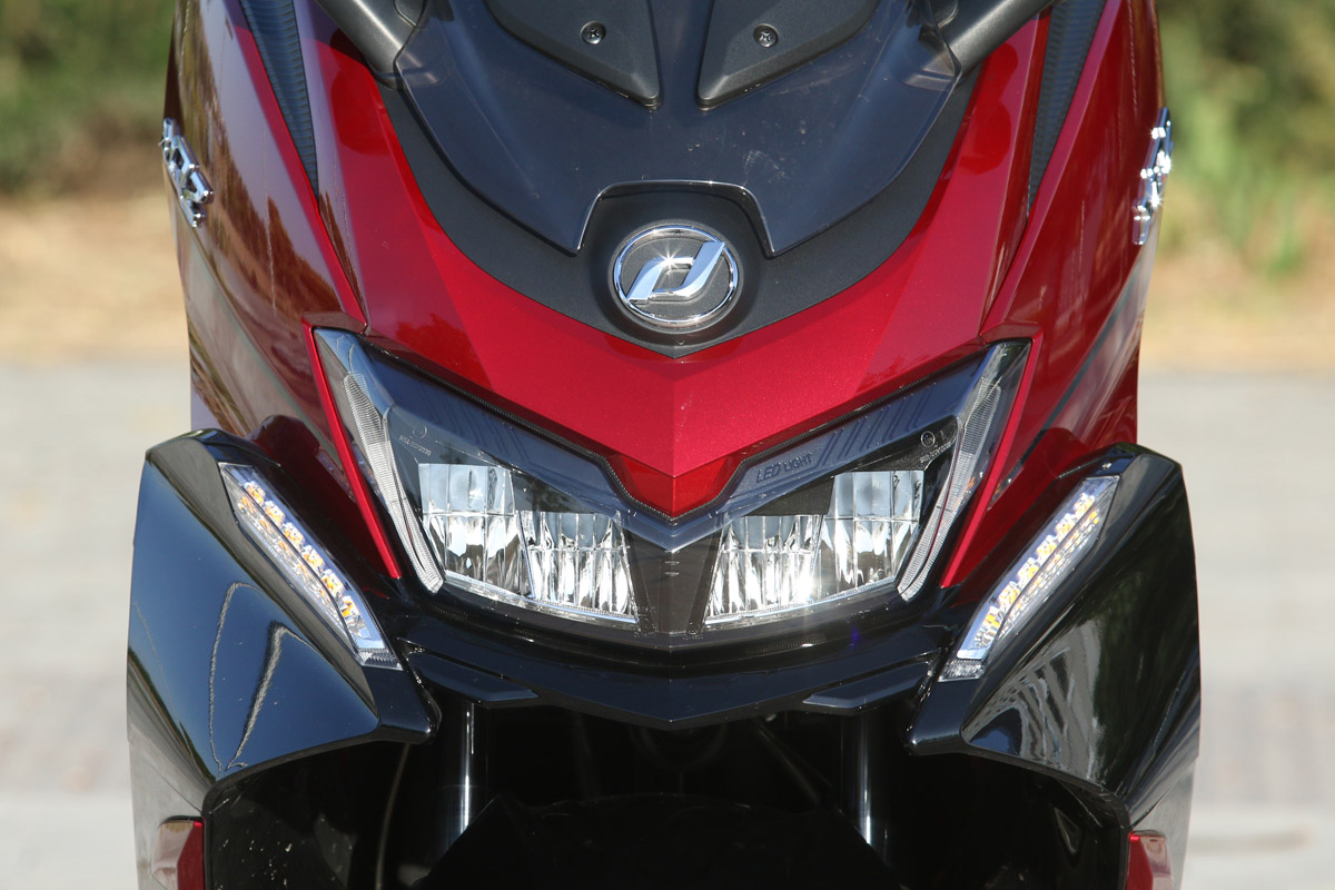 Frontal del Daelim XQ2 300