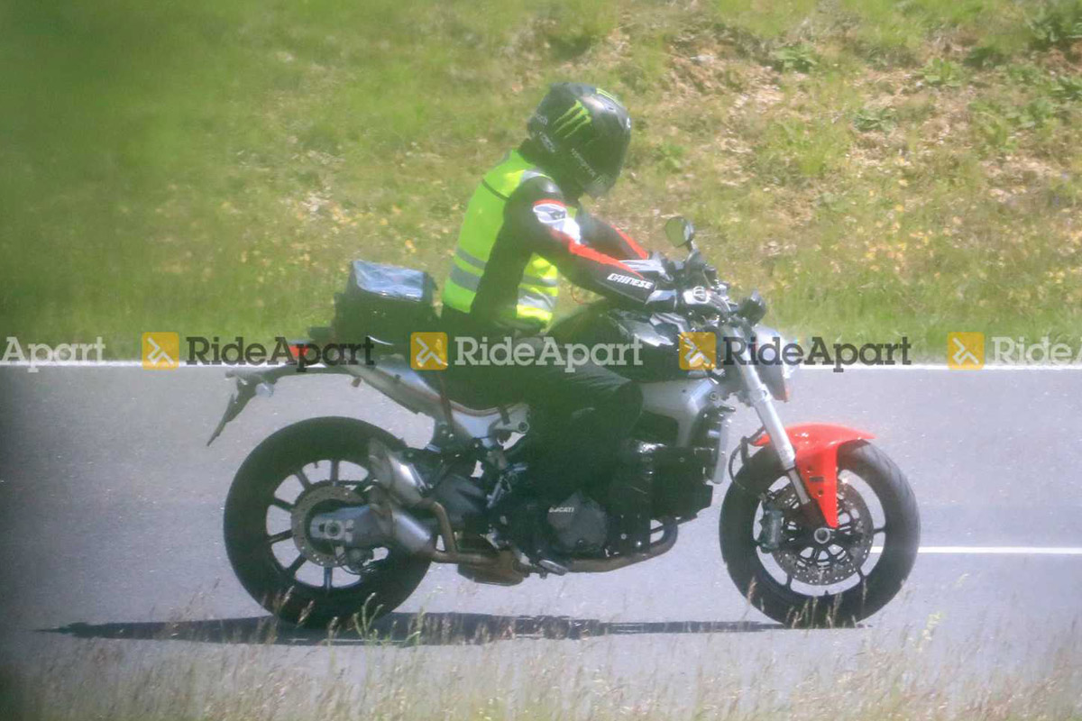 Foto espía de la futura Ducati Monster