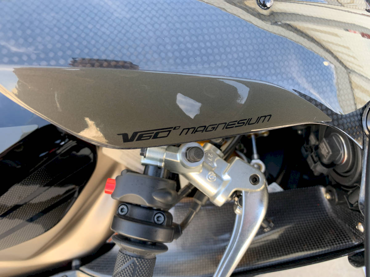 aprilia_rsv1000r_nera_-_10