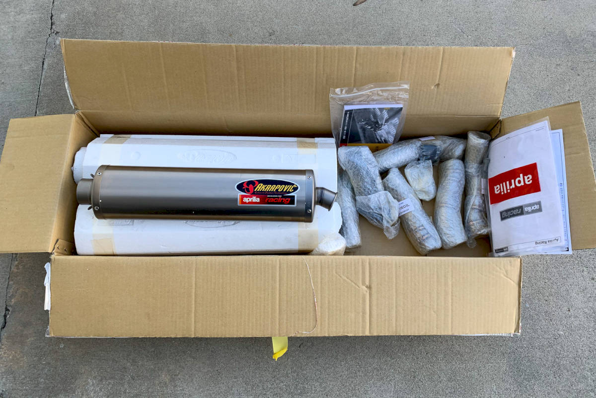 aprilia_rsv1000r_nera_-_12